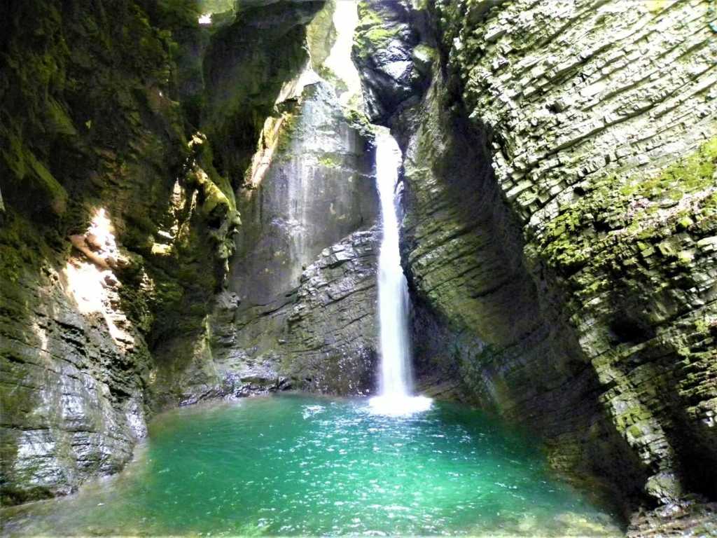slowenien-kobarid-kozjak-grotte-von-den-alpen-zur-adria