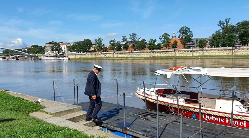 krakau-highlights-und-hotels-qubus-boot-weichsel