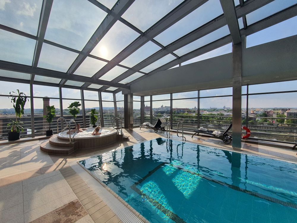 krakau-highlights-und-hotels-qubus-pool