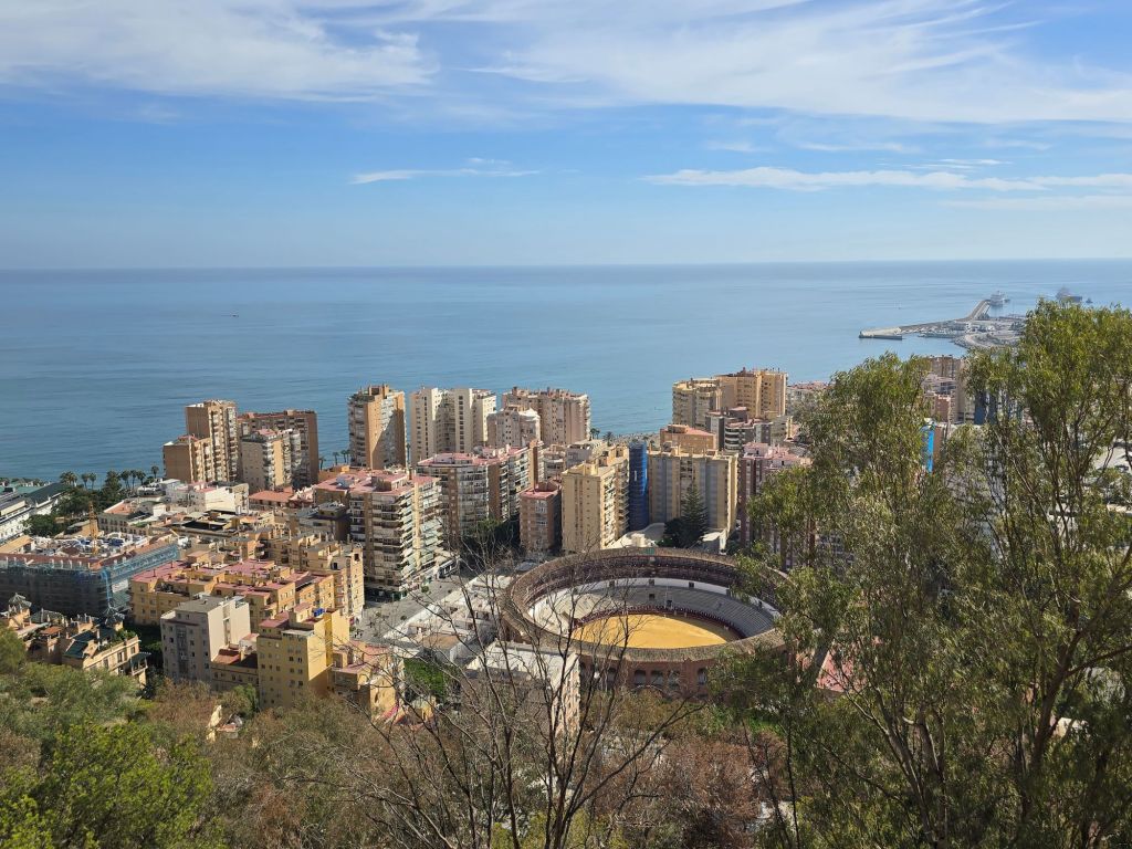 malaga-mediterran-alcazaba-girbralfaro-blick-auf-plaza-toros