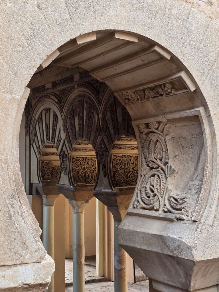 malaga-mediterran-alcazaba-rundfenster-palast