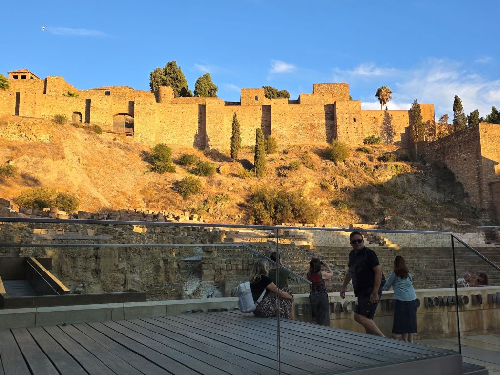 malaga-mediterran-alcazaba-vom-roemischen-theater-gesehen