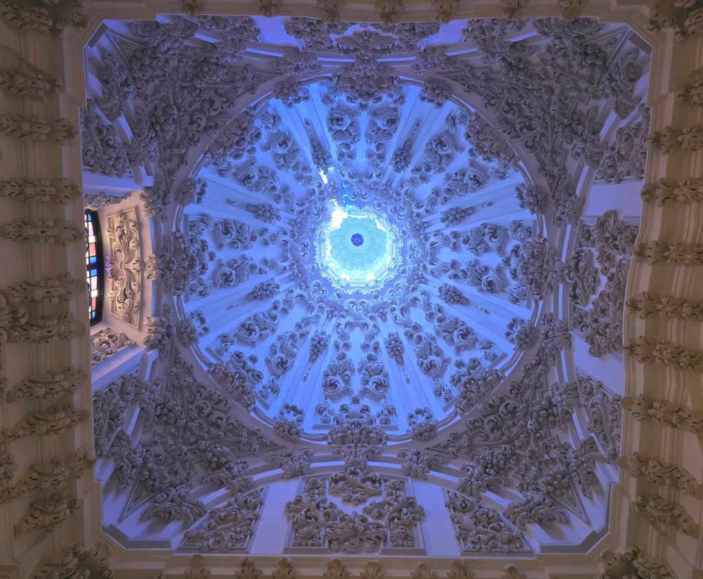 malaga-mediterran-altstadt-iglesia-santiago