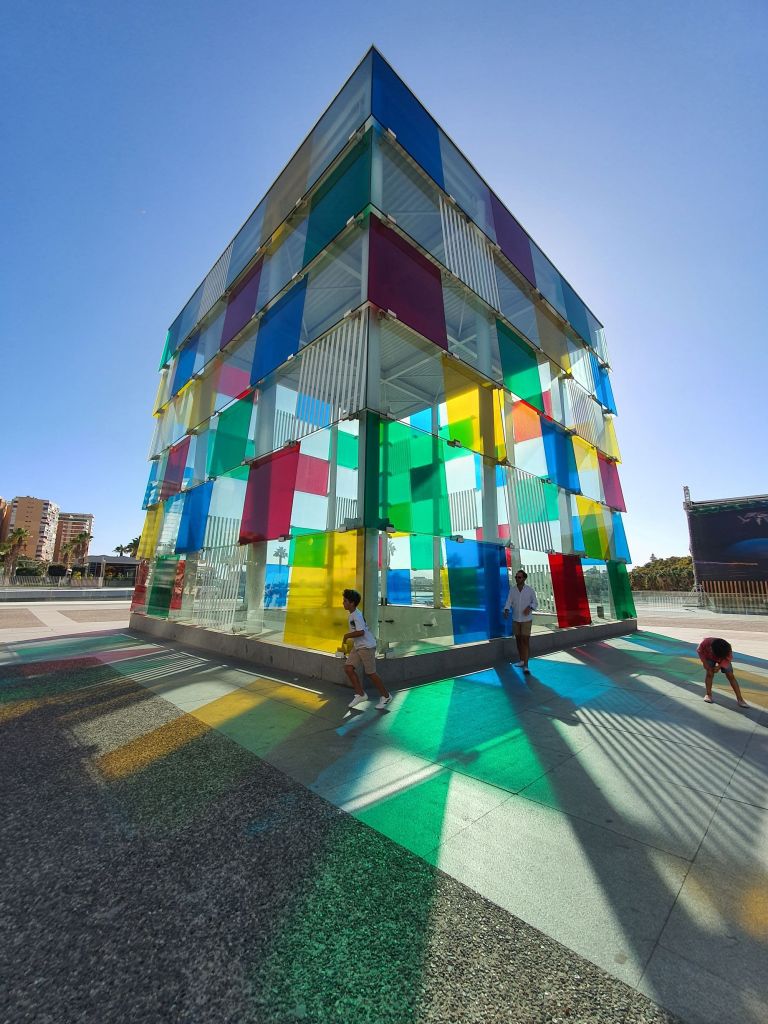 malaga-mediterran-centro-pompidou-aussen