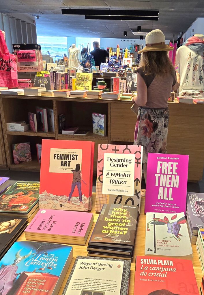 malaga-mediterran-centro-pompidou-shop